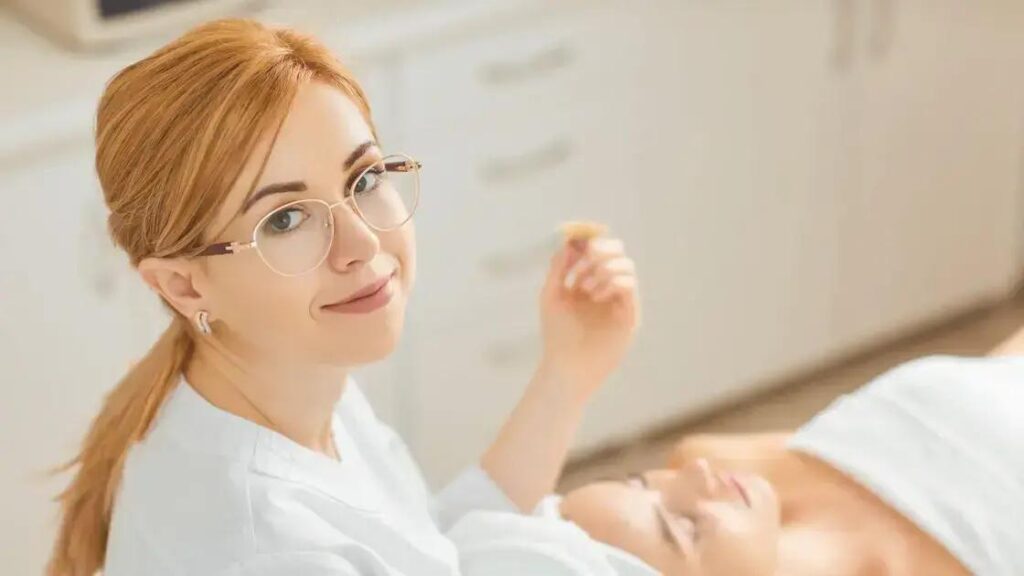 Teleestética e consultas virtuais: como estão transformando o acesso, expectativas, e fidelização de pacientes.